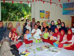 Dukung Program Prioritas, Bupati Luwu Bacakan Dongeng di Layanan Perpustakaan Keliling