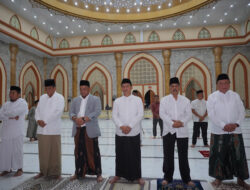 Bupati Luwu Tarawih Perdana di Masjid Agung Belopa, Tekankan Spirit Perubahan di Bulan Ramadhan
