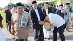 Bupati Luwu Shalat Idul Fitri Bersama Ribuan Warga di Lapangan Andi Djemma