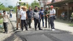 Wabup Luwu Tinjau Pengaspalan Jalan Poros Bolong–Lamasi Senilai Rp1 Miliar